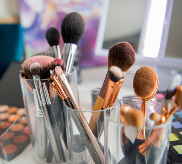 Makeup small Makeup small