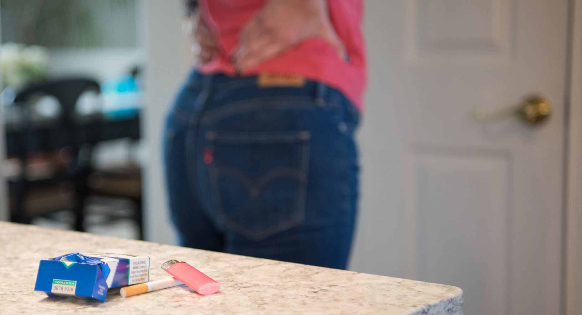 p-w-wmn80539-smoking-pain-in-back-lg